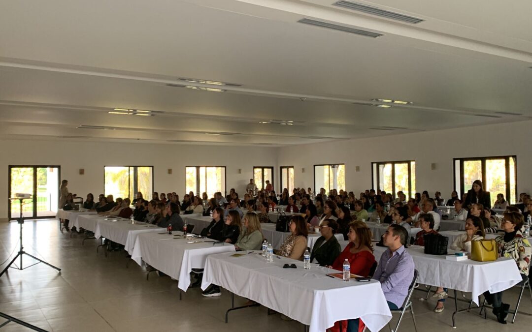 Lleva acabo Sede Celaya talleres con Carola Grove