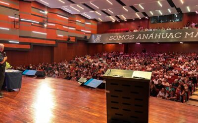 Cautiva P. Ángel Espinosa de los Monteros, L.C. con su conferencia “Solo Dios salva a mi familia”